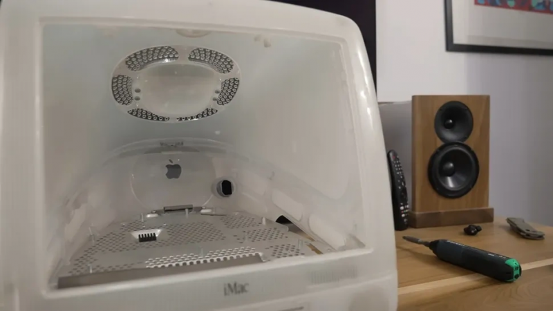 Инженер воскресил iMac из 90-х