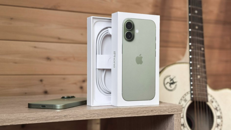 iPhone 17