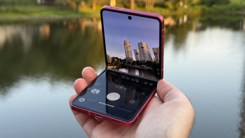 Смартфон Samsung Galaxy Z Flip7