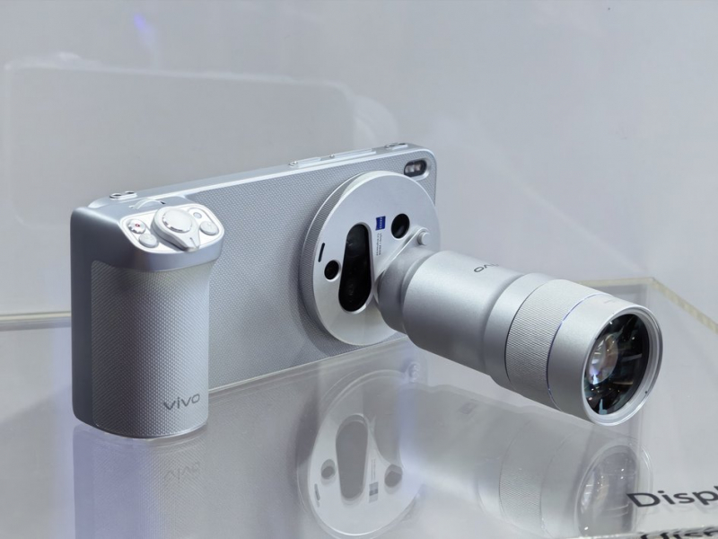 vivo X300 Ultra и съемный объектив