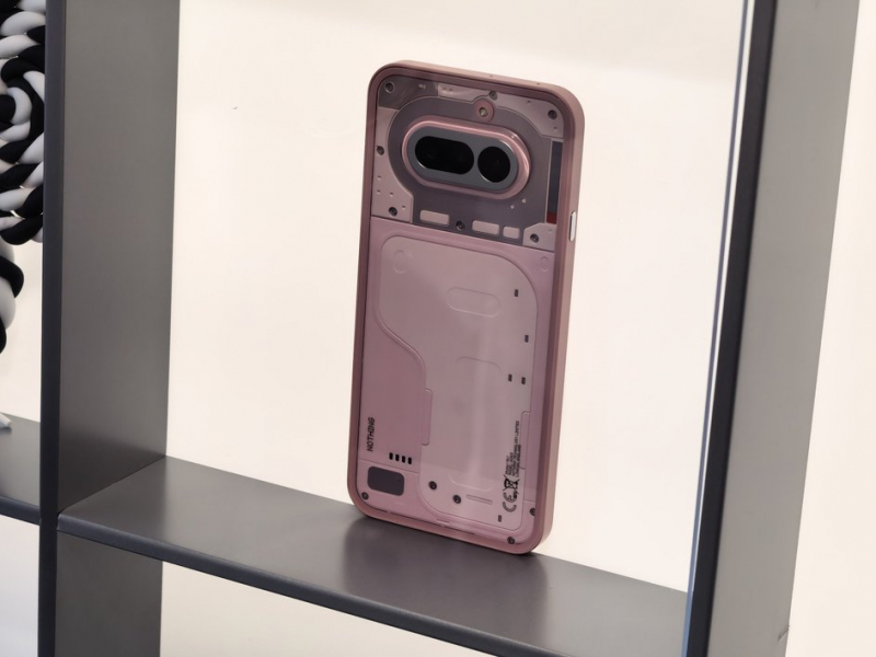 Nothing Phone (4a) розовый