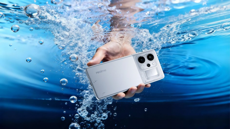 realme P4 Power под водой