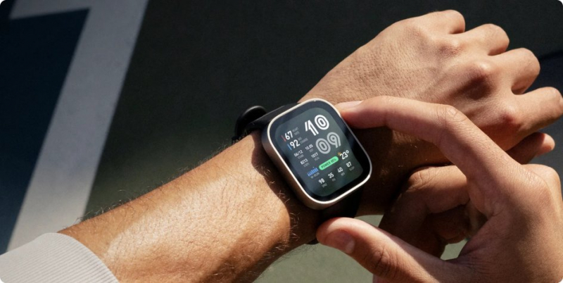 Amazfit Bip Max на руке