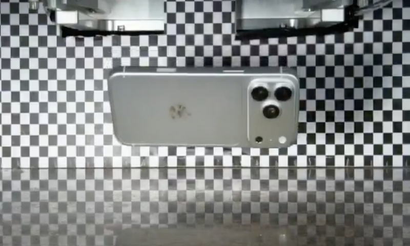 дроп-тест iPhone 18 Pro снимок