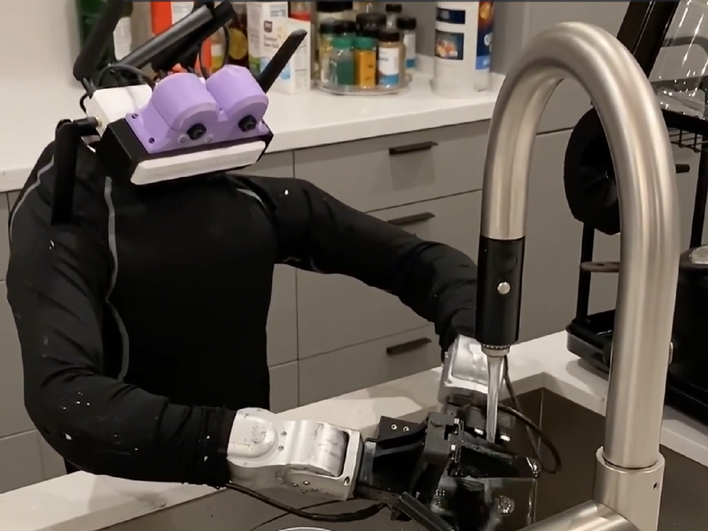 Tau Robotics запустила сервис уборки домов гуманоидными роботами
