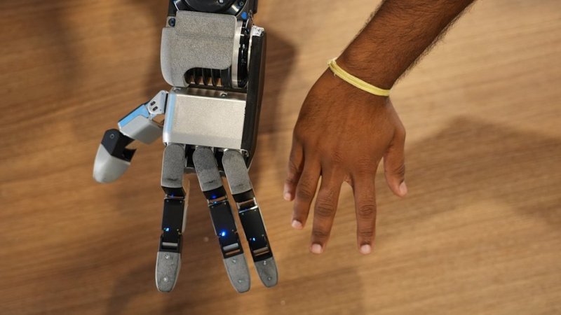 Boston Dynamics Atlas сравнение рук